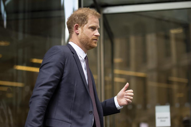 İngiltere Kraliyet ailesinde 130 yıl sonra bir ilk: Prens Harry hakim karşısında! - Resim: 5