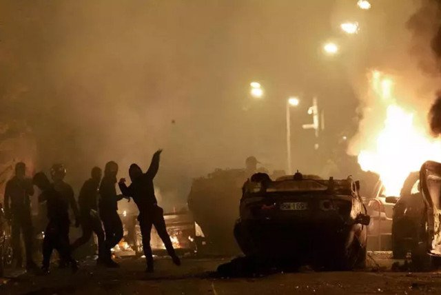 Fransa'da ortalık karıştı: Soğaka çıkma yasağı ilan edildi! - Resim: 0