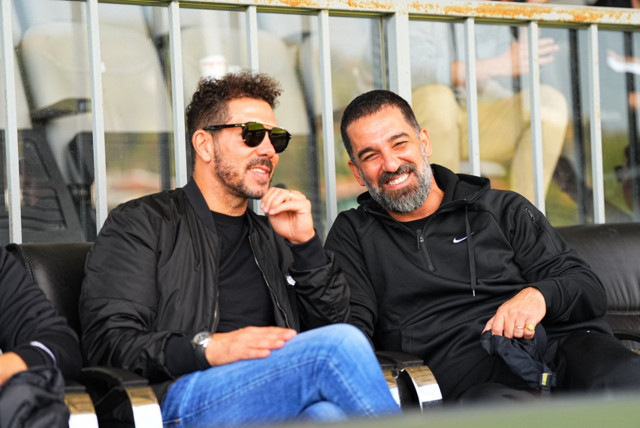 Diego Simeone, eski öğrencisi Arda Turan'ın çalıştırdığı Eyüpspor'u ziyaret etti - Resim: 0