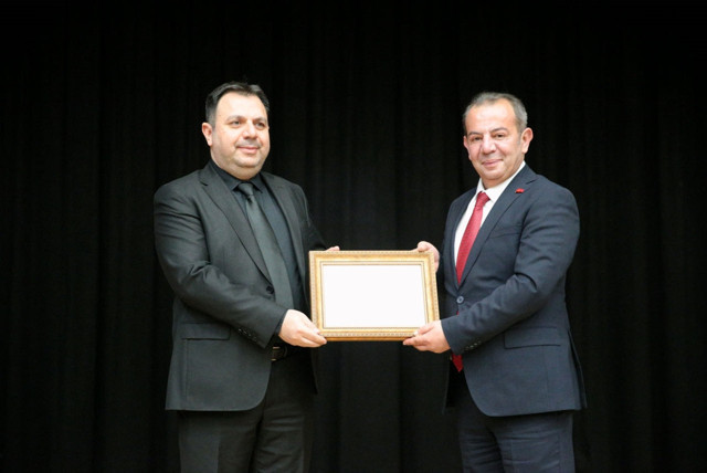 Mazbatasını alan Tanju Özcan:  İnşallah 7'nci mazbatamı Ankara'dan alırım - Resim: 0