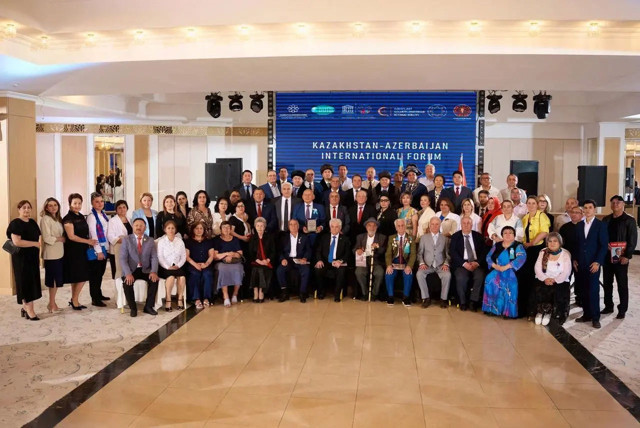 Almatı'da "Batı Azerbaycan'a Dönüş Çağrıları" temalı Kazakistan-Azerbaycan Uluslararası Forumu düzenlendi - Resim: 2