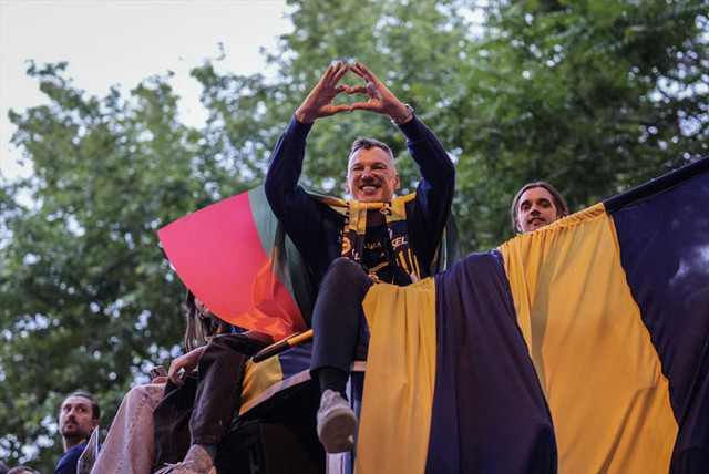 Melih Mahmutoğlu'ndan şampiyonluk kutlamalarında Galatasaray'a gönderme - Resim: 2