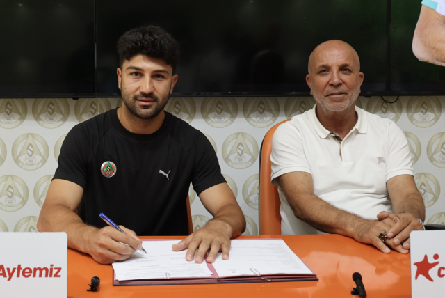 Alanyaspor'da 4 transfer için imza töreni - Resim: 2