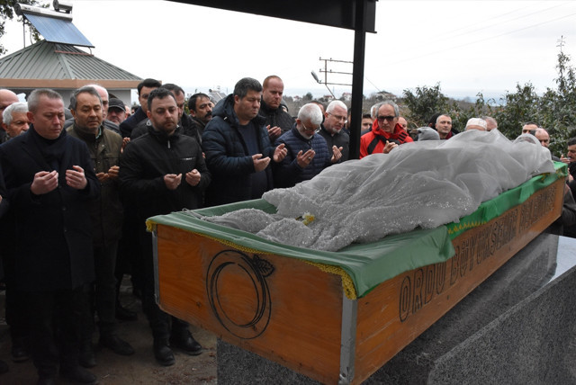 Evlenmek üzere olan genç kadının cenaze töreninde kahreden detay - Resim: 0