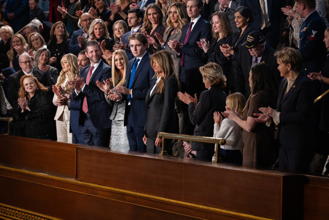 Trump'tan şaşırtan İran iddiası: İran, ABD'ye ulaşabilecek füzeler üretmeye çalışıyor - Resim: 1