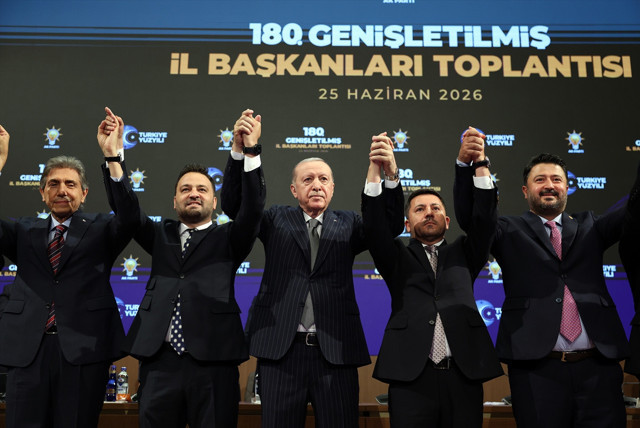 3 belediye başkanı daha resmen AK Parti'ye katıldı! Rozetlerini Erdoğan taktı - Resim: 1