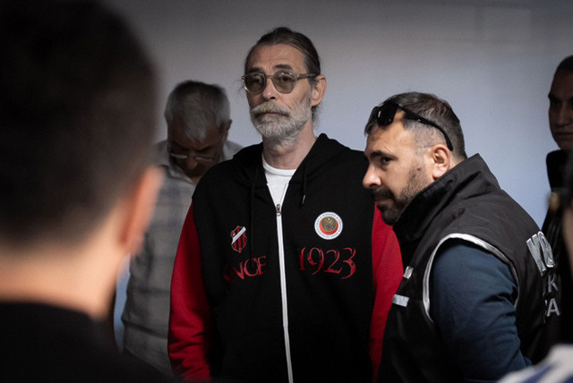 Etimesgut Belediyesi'ne operasyon: Erdal Beşikçioğlu dahil çok sayıda kişi gözaltına alındı - Resim: 0