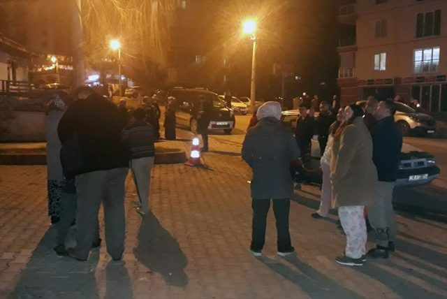 Çankırı'da peş peşe depremler Okullar tatil edildi - Resim: 1