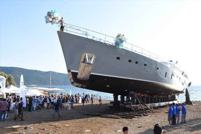 20 milyon euro değerinde! Lüks yat denize indirildi - Resim: 4