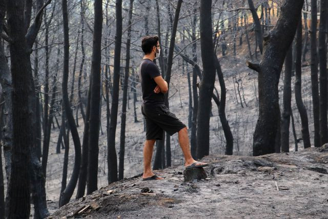 Hatay'da evi küle döndü gözyaşlarına hakim olamadı! 'Bunu insan olan yapmaz' diyerek tepki gösterdi - Resim: 4