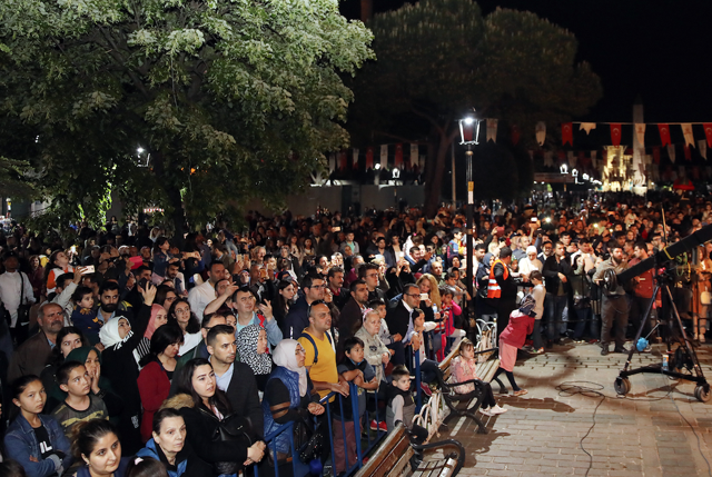 CHP Adayı'nın izin vermediği kitap fuarına İstanbullular akın ediyor - Resim: 2