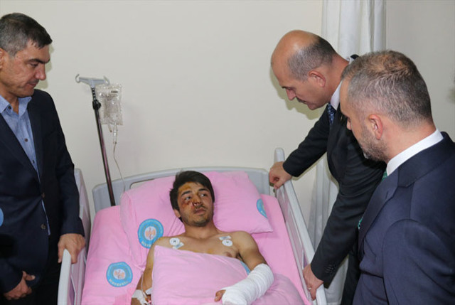 Diyarbakır'da köylüleri taşıyan kamyonete teröristlerden hain tuzak: 7 şehit 10 yaralı - Resim: 1