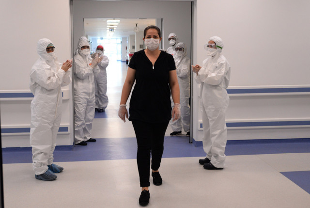 Mersin'de koronavirüsü yenen 3 çocuk annesi: Bana bir şey olmaz demeyin - Resim: 0