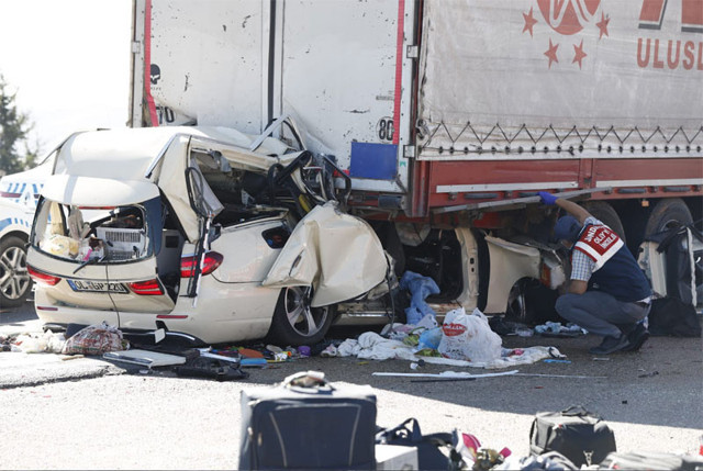 Ankara-Konya karayolunda feci kaza! Gurbetçi aile yok oldu: 5 ölü - Resim: 0