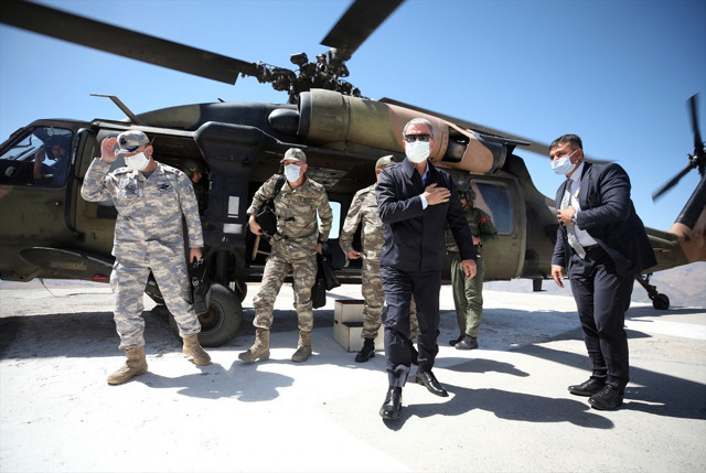 Milli Savunma Bakanı Hulusi Akar ve komutanlar Irak sınırında - Resim: 1