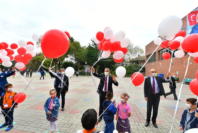 Ali Yerlikaya ders zilini çaldı öğrenciler için balon uçurdu - Resim: 2