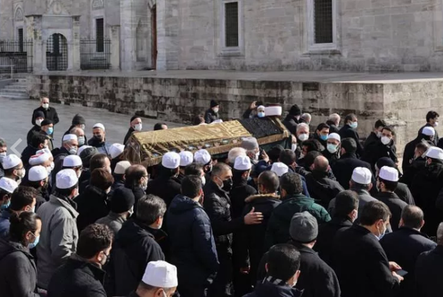 M. Emin Saraç Fatih Camii'nden son yolculuğuna uğurlandı cenazeye Erdoğan da katıldı - Resim: 0