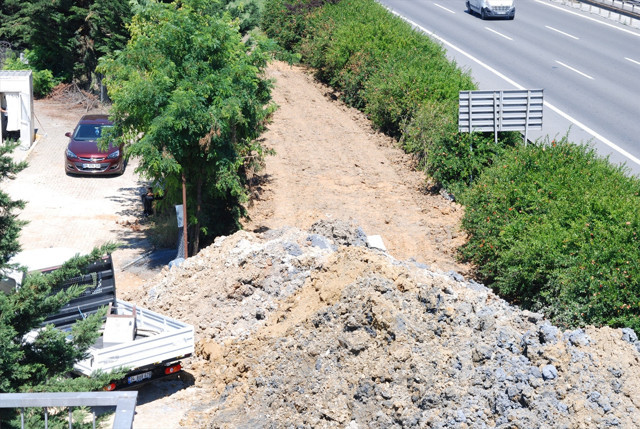 İBB Üsküdar Sultanbeyli metro inşaatında ağaçları kırdı - Resim: 0