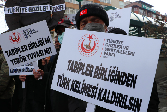 Şehit ve gazi yakınlarından Türk Tabipler Birliği'ne siyah çelenk: Türk kelimesi kaldırılsın - Resim: 0