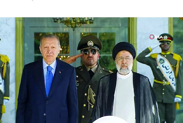 Tahran'da kritik 3'lü zirve: Cumhurbaşkanı Erdoğan resmi törenle karşılandı - Resim: 0