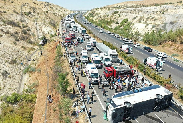 Gaziantep'te 15 kişinin öldüğü facia böyle gelmiş! 130 km hız 307 metre fren izi... - Resim: 0