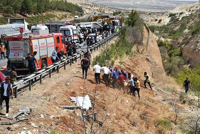 Gaziantep'te 15 kişinin öldüğü facia böyle gelmiş! 130 km hız 307 metre fren izi... - Resim: 2