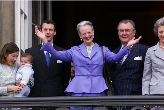 Kraliyet ailesindeki yasak aşk iddiası ortalığı karıştırdı! O senin yengen! - Resim: 0