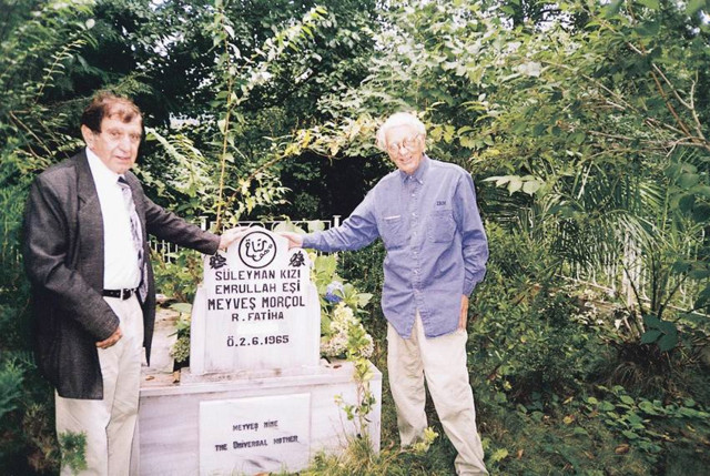 ABD'de uzaylı olduğuna inanılan Meyveş nine gizemini koruyor - Resim: 0