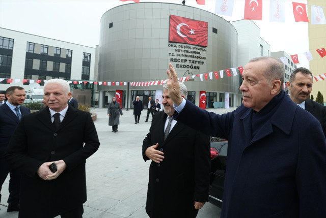 Cumhurbaşkanı Erdoğan duyurdu: 2025 yılında 1381 engelli öğretmenin ataması yapılacak - Resim: 0