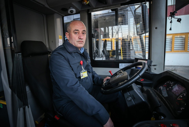 Bursa'da belediye otobüsü şoförü kalp krizi geçiren yolcuyu hastaneye yetiştirdi - Resim: 0