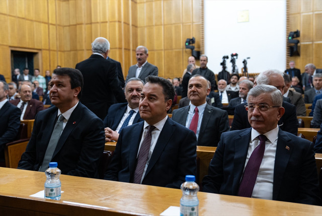 Ahmet Davutoğlu'ndan sürpriz açıklama: "Gün ego yapma günü değil dört birleşebilir" - Resim: 0