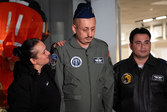 Milli Savunma Bakanlığı, engelli gencin pilotluk hayalini gerçekleştirdi - Resim: 1