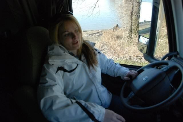 O bir model veya oyuncu değil tır şoförü! İnanılır gibi değil - Resim: 3