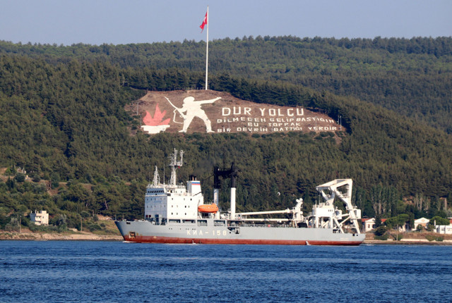 Rus Donanmasına ait 2 askeri gemi Çanakkale Boğazı'ndan geçti - Resim: 0