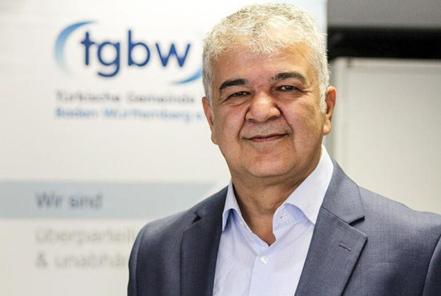 Hitlerci partili milletvekilinden Türk Toplumu Başkanı'na sopalı tehdit - Resim: 0