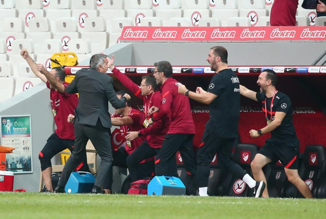 Türkiye-Karadağ Dünya Kupası Elemeleri Grup Maçının sonucu: 2-2 - Resim: 0