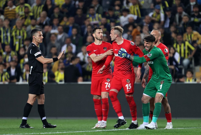 Fenerbahçe konuk ettiği Gaziantep FK'yi 3-2 mağlup etti - Resim: 0