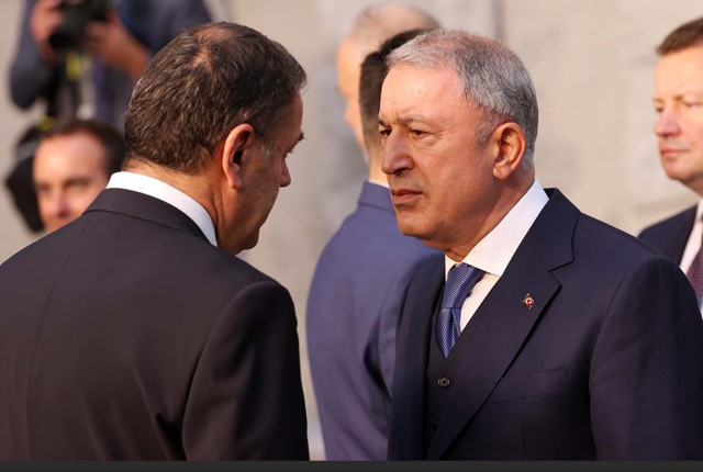 Gerilim altında kritik görüşme! Hulusi Akar Yunanlı mevkidaşıyla görüştü Yüz ifadelerine bakın! - Resim: 0