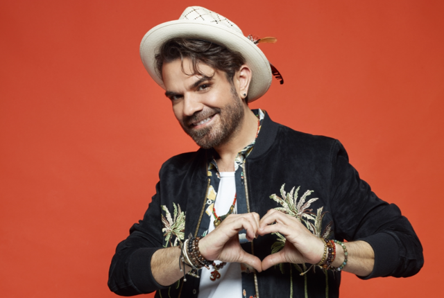 Kenan Doğulu sahne kostümüyle dillere düştü! Pantolonuna yorum yağdı "dedemin donuna benziyor" - Resim: 3