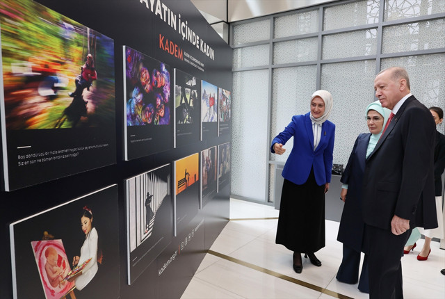 Cumhurbaşkanı Erdoğan ve eşi Emine Erdoğan New York'ta KADEM'in fotoğraf sergisini gezdi - Resim: 0