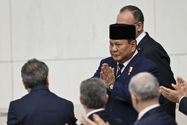 Endonezya Cumhurbaşkanı Türkiye hayranı çıktı! Evinde ve ofisinde Türk liderin heykeli var - Resim: 0