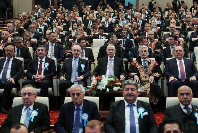 Cumhurbaşkanı Erdoğan: Kimse yargı mercilerine parmak sallayamaz - Resim: 1