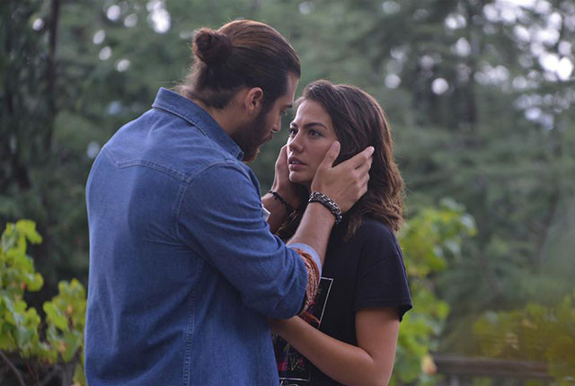 Erkenci Kuş oyuncusundan kafaları karıştıran paylaşım!  - Resim: 2
