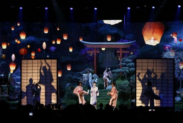 Geyşa kıyafeti tartışma yarattı! - Resim: 4