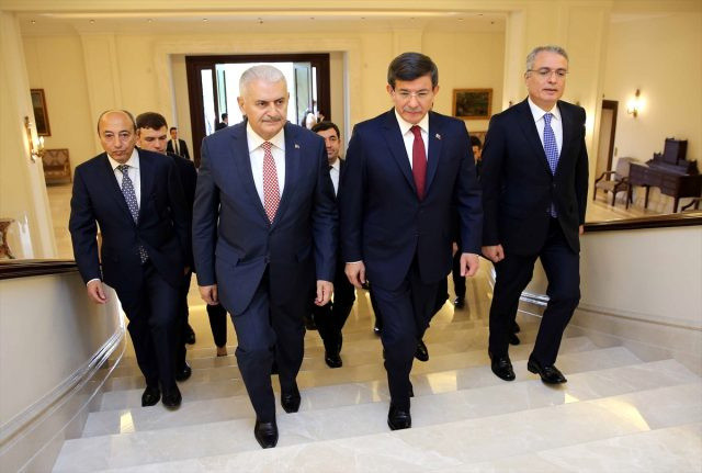 Davutoğlu'ndan salvolar: Halkbank kredileri Binali Yıldırım döneminde verildi - Resim: 0