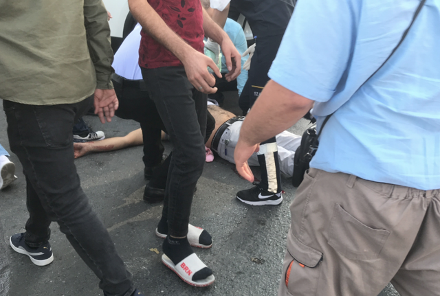 Esenyurt'ta taksi durağında silahlar patladı: 2 ölü 1 yaralı - Resim: 0