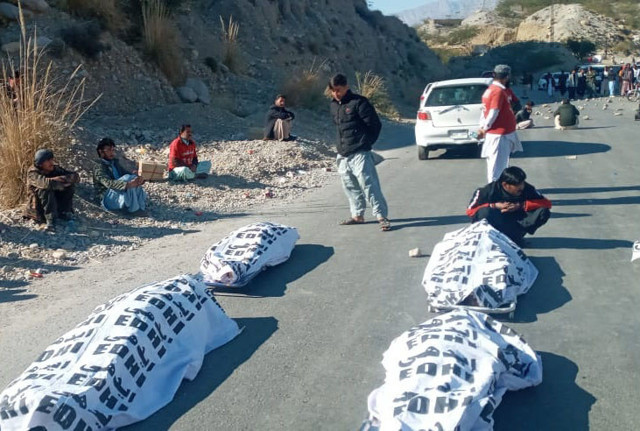Pakistan'da maden işçilerine saldırı 11 ölü - Resim: 0