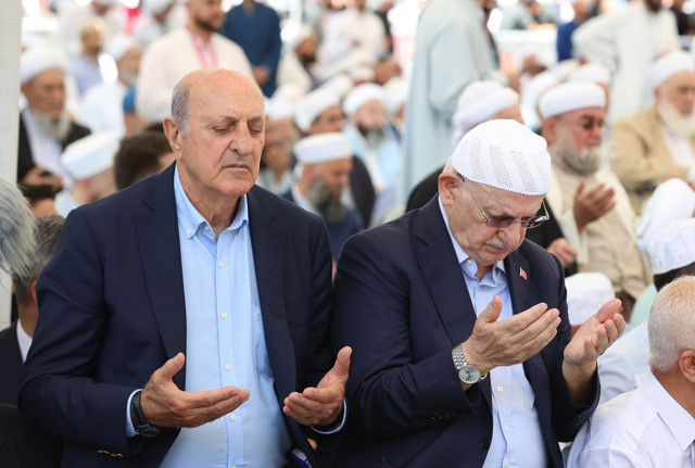 CHP'li İlhan Kesici'nin Mahmut Ustaosmanoğlu'nun cenazesine katılması tartışmalara neden oldu - Resim: 0