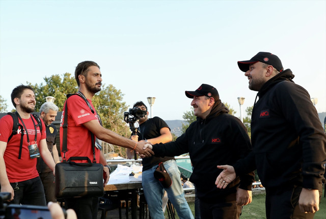 Aranan siyah şapkalı hacker bakan çıktı! 2 günde ulaştılar görünce şoke oldular - Resim: 1