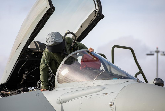 NATO tatbikat karelerini paylaştı! Gururlandıran fotoğraf! Türk pilot... - Resim: 1